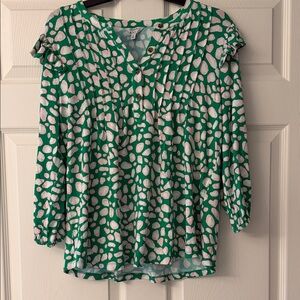 NWT Crown & Ivy Green and White Printed Women’s Blouse with pink accents